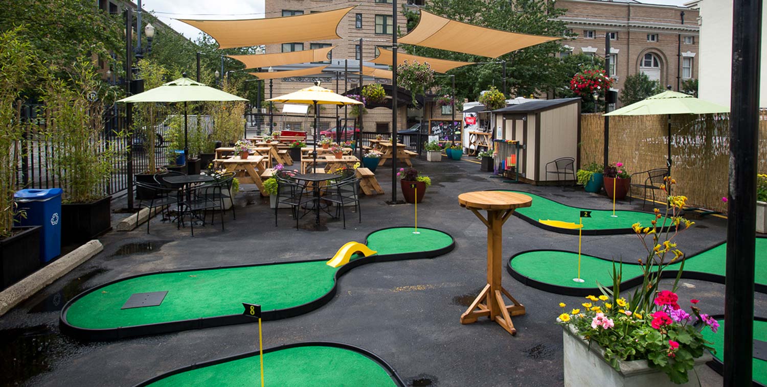 Retro-style mini golf – temporary or permanent use - Adventure Golf & Sports