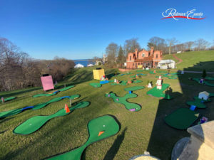 Overview image of portable mini golf course featuring several SplitShot® holes with bridges and MiniLinks™ holes with various obstacles.