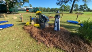 Faux crates, bales of hay and yellow flowers decorated the MiniLinks™ course at the PGA Tours event